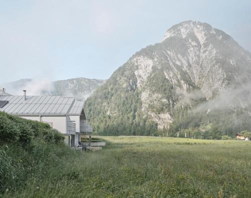 Maurach Casa | Urban Mountain Splitlevel with Lake View