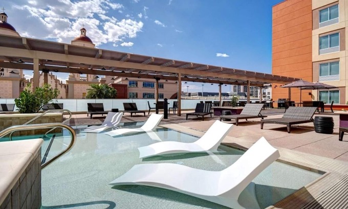 Downtown Tucson Hotel | Urban Oasis: 2 Pet-friendly Units, Parking! Close to Tucson Botanical Garden