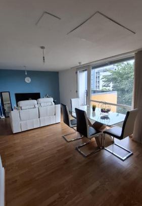 Chorlton-on-Medlock Apartamento | Urban Oasis 2BR City Centre Apartment - Balcony