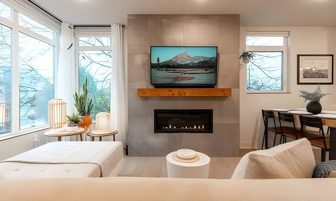 Atlantic Casa | Urban Oasis: 3BR3BTH w/Rooftop and View, Fireplace