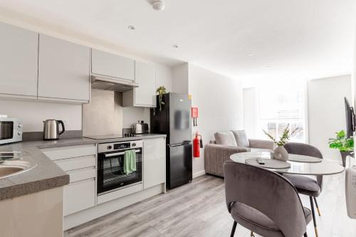 Chinatown Apartamento | Urban Oasis by LVP Apartments - 1-Bed City Escape with Sofa Bed - Perfect for Business & Leisure
