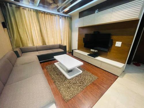 Chittaranjan Apartamento | Urban Oasis: Stylish Retreat