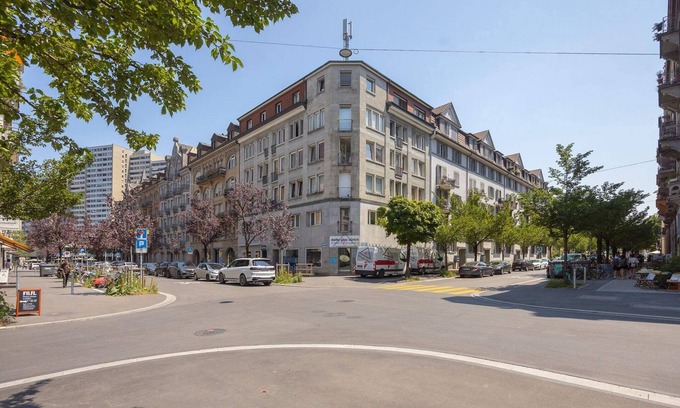 Sihlfeld Apartamento | Urban Oasis with Queen Bed and City View (BE-12)