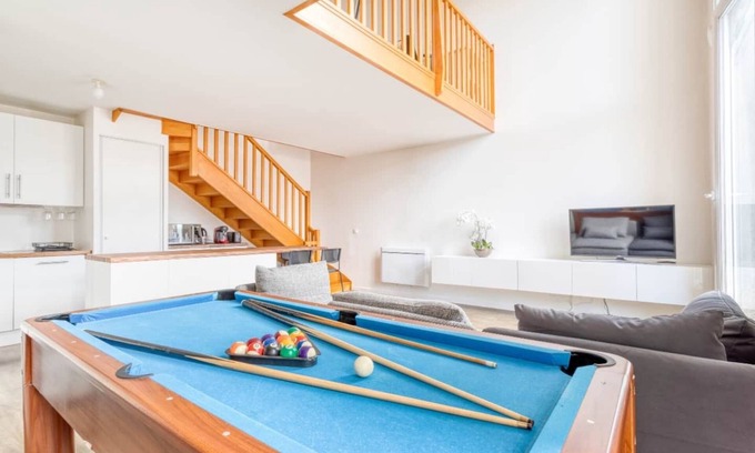 Corbeil-Essonnes Apartamento | Urban Pool - Duplex avec billard et terrasse