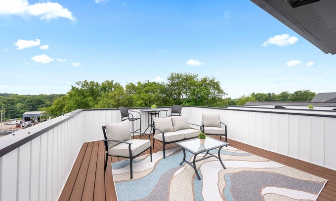 Clarksville Casa | Urban Rooftop of Downtown (1014 Franklin St)