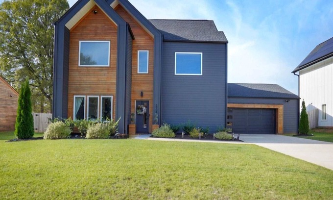Charlotte Casa | Urban Spacious Home near Uptown
