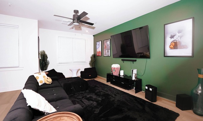 Mechanicsville Casa | Urban Stylish 4 Story Townhome in Downtown Atlanta with Rooftop + 2 car garage