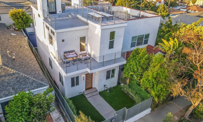 Mid City Villa | Urban Villa in Culver City