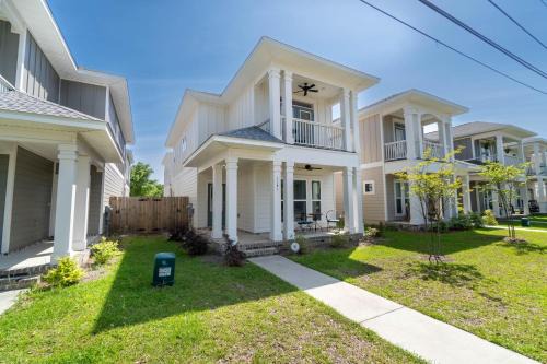 South Pensacola Casa | Urban Vista & Flat - Family Friendly, Downtown Pensacola