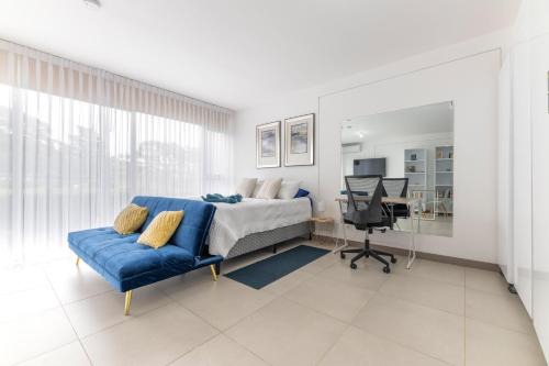 Curridabat Apartamento | Urban Vista iFreses, 2nd floor! AC, TV and Pool