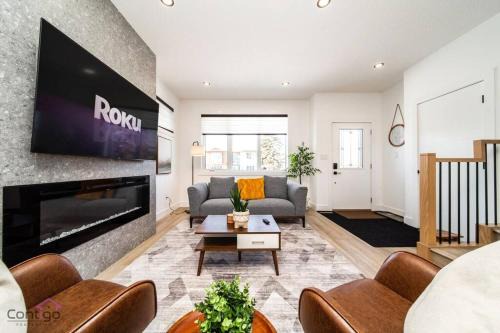 Jasper Place Casa | Urban Zen, AirCon, King Bed, 10 min WEM & DT!