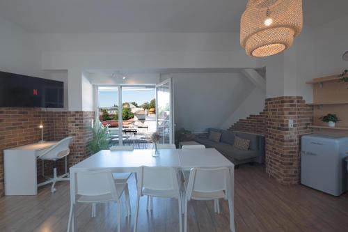 Koenigs Wusterhausen Apartamento | Urbanes Dachrefugium mit Balkon