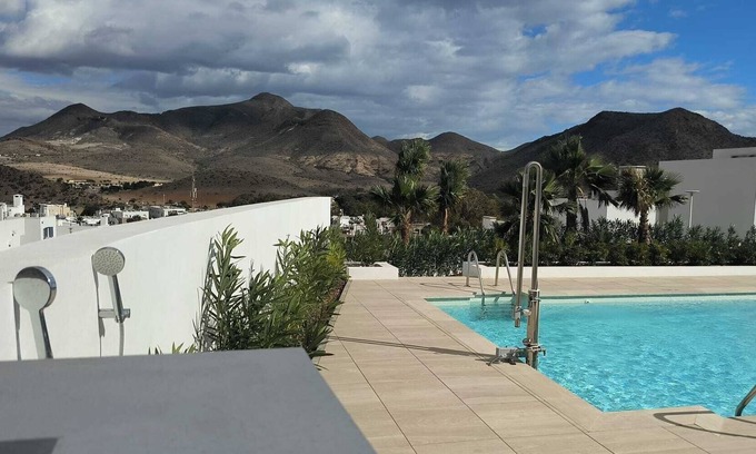 San Jose Chalet De Esquí | Urbanización con piscina y gimnasio. BBQ y solarium privado. Vistas panorámicas.