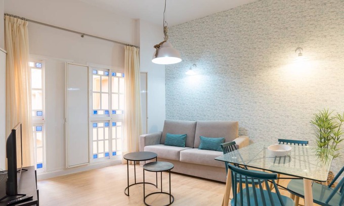 La Merced Apartamento | Urbe10 Plaza de la Merced 1 Bedroom Apartment (2A)