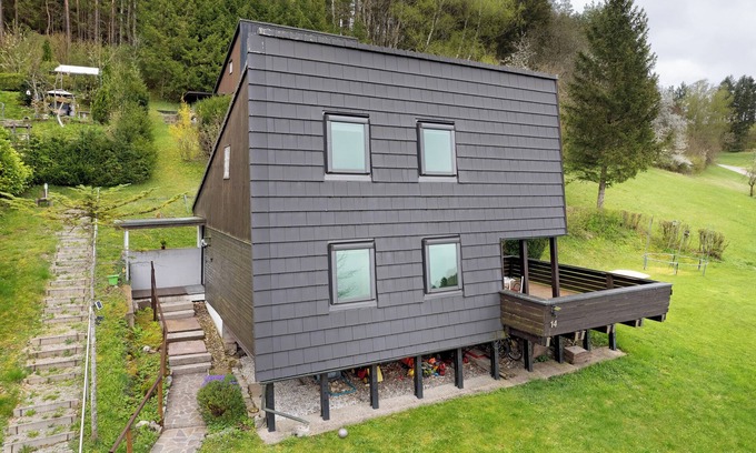 Lossburg Apartamento | Apartamento 'Urlaub Im Häusle' con terraza cubierta, jardín y WLAN, no autorizada para obreros