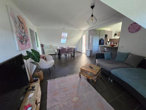 Schoemberg Apartamento | Urlaubsoase mit Panoramabalkon & Platz für 6 Personen