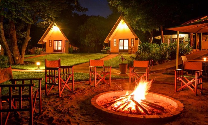 Victoria Falls Cabina | Ursula's Homestead