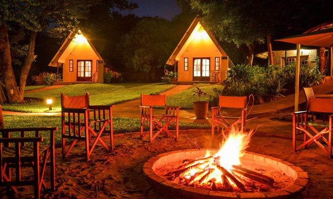 Victoria Falls Cabina | Ursula's Homestead