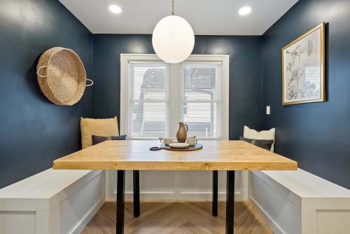 Clintonville Apartamento | Close to OSU Rooftop Patio Grill & Outdoor TV
