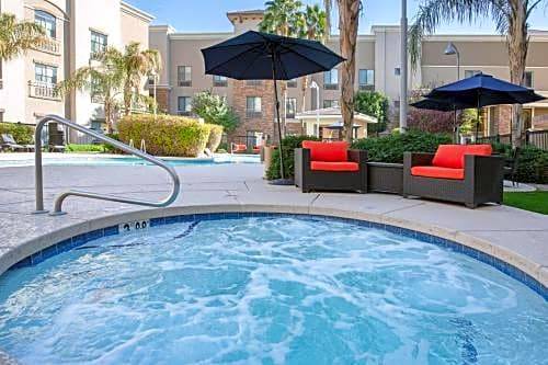 Glendale Sports and Entertainment District Hotel | Holiday Inn Express & Suites Phoenix Glendale Dist, an IHG Hotel