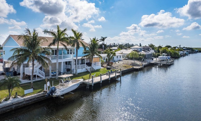 Burnt Store Casa | Island Life at its Finest