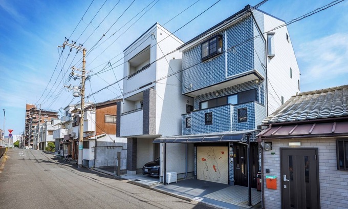 Joto Casa | Usagi no Ya is a private house located along the r - Usagi no Ya / Osaka Ōsaka