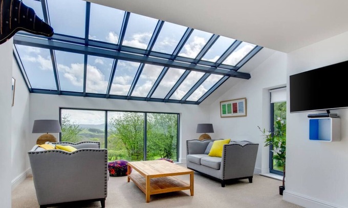 Coed-Y-Paen Casa | Usk Barn in the beautiful Usk