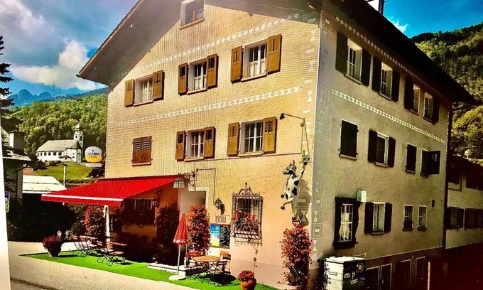 Tavanasa Cama Y Desayuno | Ustria Crusch Alva