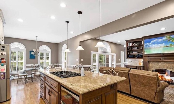 New London Casa | Uwharrie Point/Lake/Golf/PoolTable/Fire Pit/GIFTS