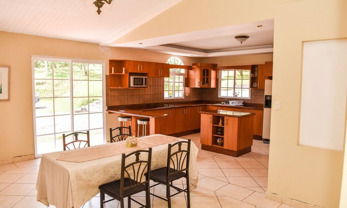 Tegucigalpa Cama Y Desayuno | Uyuca Vista Family Villa