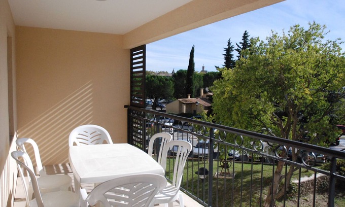 Uzes Apartamento | UZES APPART HOTEL