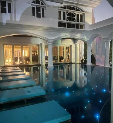 Chom Phon Hotel | V20 Boutique Jacuzzi Hotel