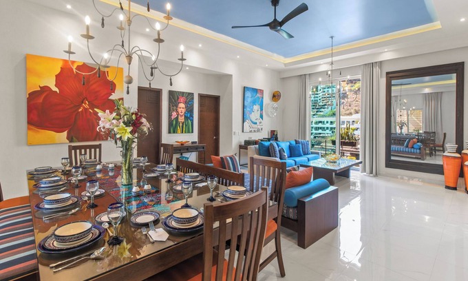Emiliano Zapata Condominio | ¡LUJO PAGABLE! 1700 SF 2 BDRM P. H. ¡EN EL CORAZÓN DE LA VIEJA VALLARTA! CAMINAR A TODOS LADOS