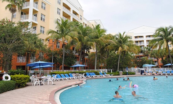 Weston Complejo | Vaca and Relax!