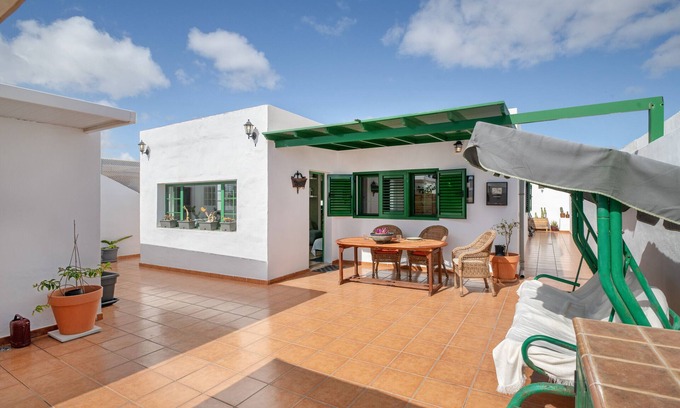 Los Cocoteros Casa | Casa de vacaciones 'La Casa De Maika' con terraza privada, jardín privado y Wi-Fi