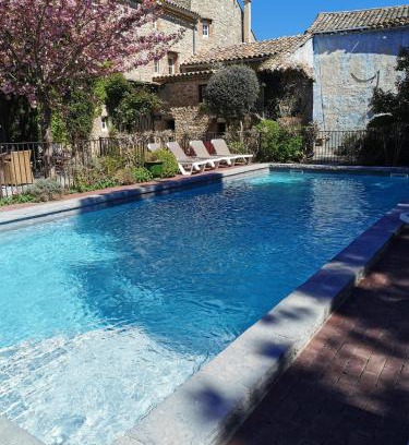 Saint-Cesaire-de-Gauzignan Casa | Vacances chez l'antiquaire 15 personnes 10 chambres