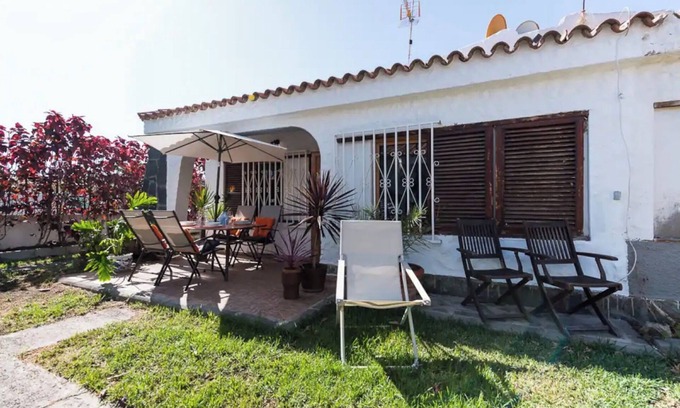 Playa del Inglés Casa | Casa de vacaciones 'Bungalow Ubicación Ideal' con piscina compartida, terraza compartida y Wi-Fi