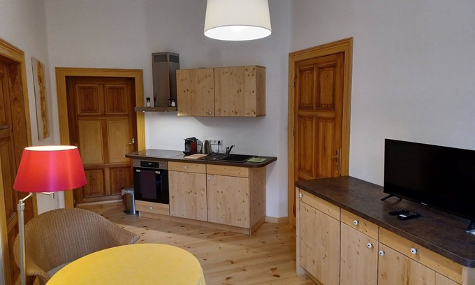 Kloster Lehnin Apartamento | Vacation apartment "Biene" in the listed Krahne art estate