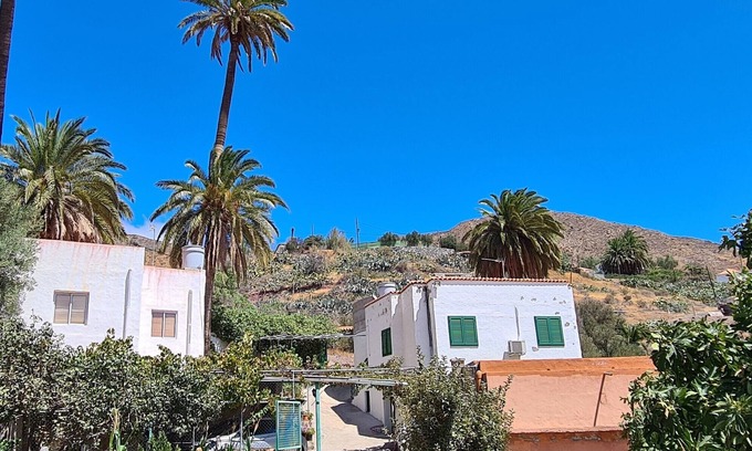 Santa Lucia Apartamento | Vacation apartment with panoramic views at Finca Gran Calma - ideal for hikers