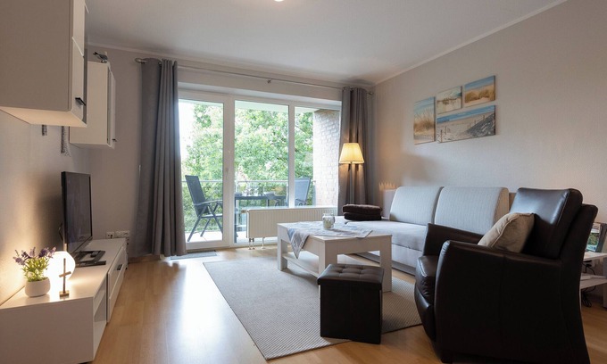 Wremen Apartamento | Vacation apartment Nordseebrise. Inviting and with balcony.