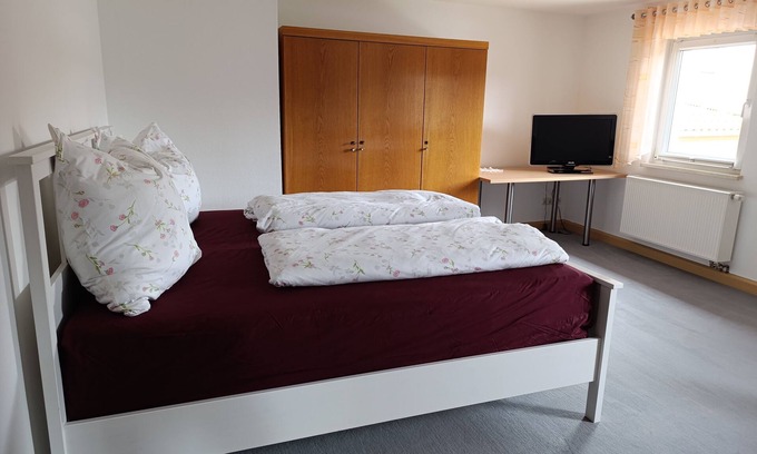 Bad Klosterlausnitz Apartamento | Vacation apartment Zirbelkiefer with feel-good ambience near the spa park and clinics