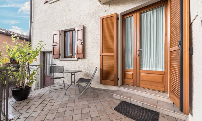 Vesio Apartamento | Vacation Apartment "Casa Holidays Moreli Little" with Mountain View, Wi-Fi & Terrace