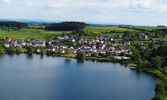 Schalkenmehren Apartamento | Vacation apartment Maar-Idyll, quiet, modern vacation apartment with freedom of movement