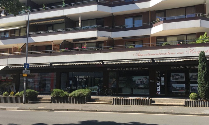 Bad Salzuflen Apartamento | Apartamento situado en el spa con piscina y sauna en la casa.