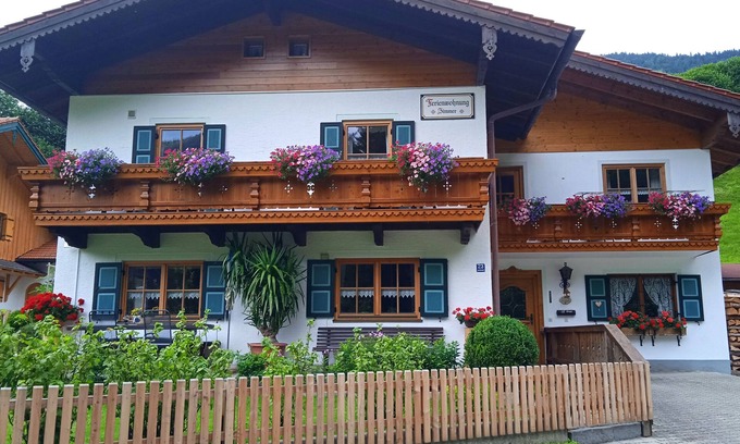 Weissbach an der Alpenstrasse Apartamento | Hermoso apartamento de 3 estrellas en paz. calef. Ubicación en la tierra de Berchtesgadener.