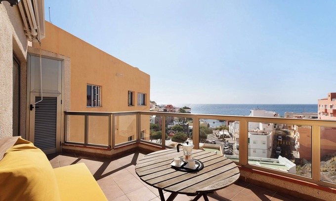 Alcala Apartamento | Apartamento de vacaciones 'Ático Bellavista Alcalá' con terraza privada y Wi-Fi