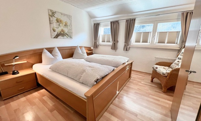 Oppenau Apartamento | Apartamento de vacaciones "2" con vistas a la montaña, se admiten perros, terraza compartida y WLAN