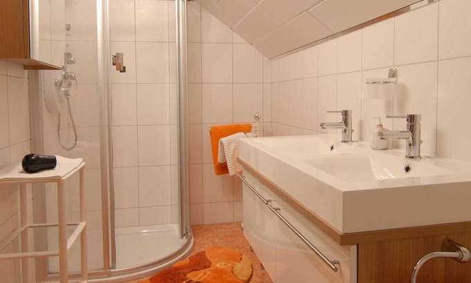 Abersee Apartamento | Vacation apartment 4 with 1 bedroom - Gästehaus Kloibergütl
