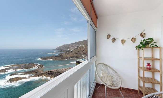 Tacoronte Apartamento | Apartamento de vacaciones 'Apartamento Luna' con vistas al mar, terraza privada y Wi-Fi