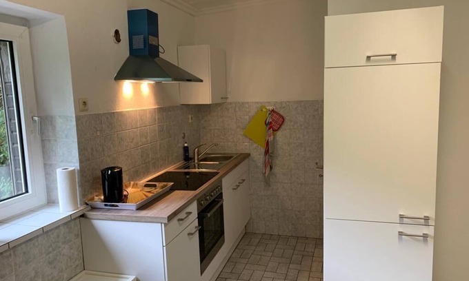 Oberhausen Apartamento | Apartamento / instalador recientemente renovado en la planta baja con terraza en una ubicación central
